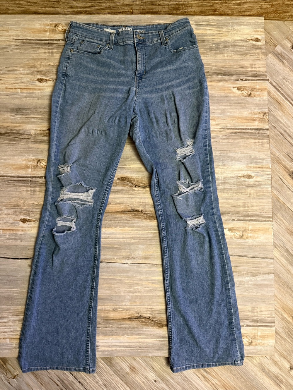 Levi Strauss & Co. Signature Bootcut Jeans Size 14 Totally Shaping Blue Distress